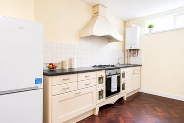 2 bed house, Newport Road, Roath, Cardiff, CF241AH - Image 3